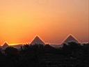 coucher de soleil sur Mykerinos, khephren et Ch�ops