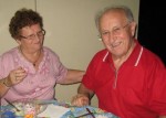 Jeanine et Ren� heureux parmi leurs amis