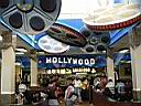 interieur du restaurant Macdonald � Hollywood photo xl