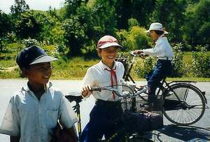 Enfants vietnamiens se rendant � l'�cole !